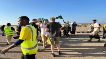 كرم الضيافة.. السعودية تُبهر السياح الأجانب في طريقهم إلى جزيرة سقطرى اليمنية